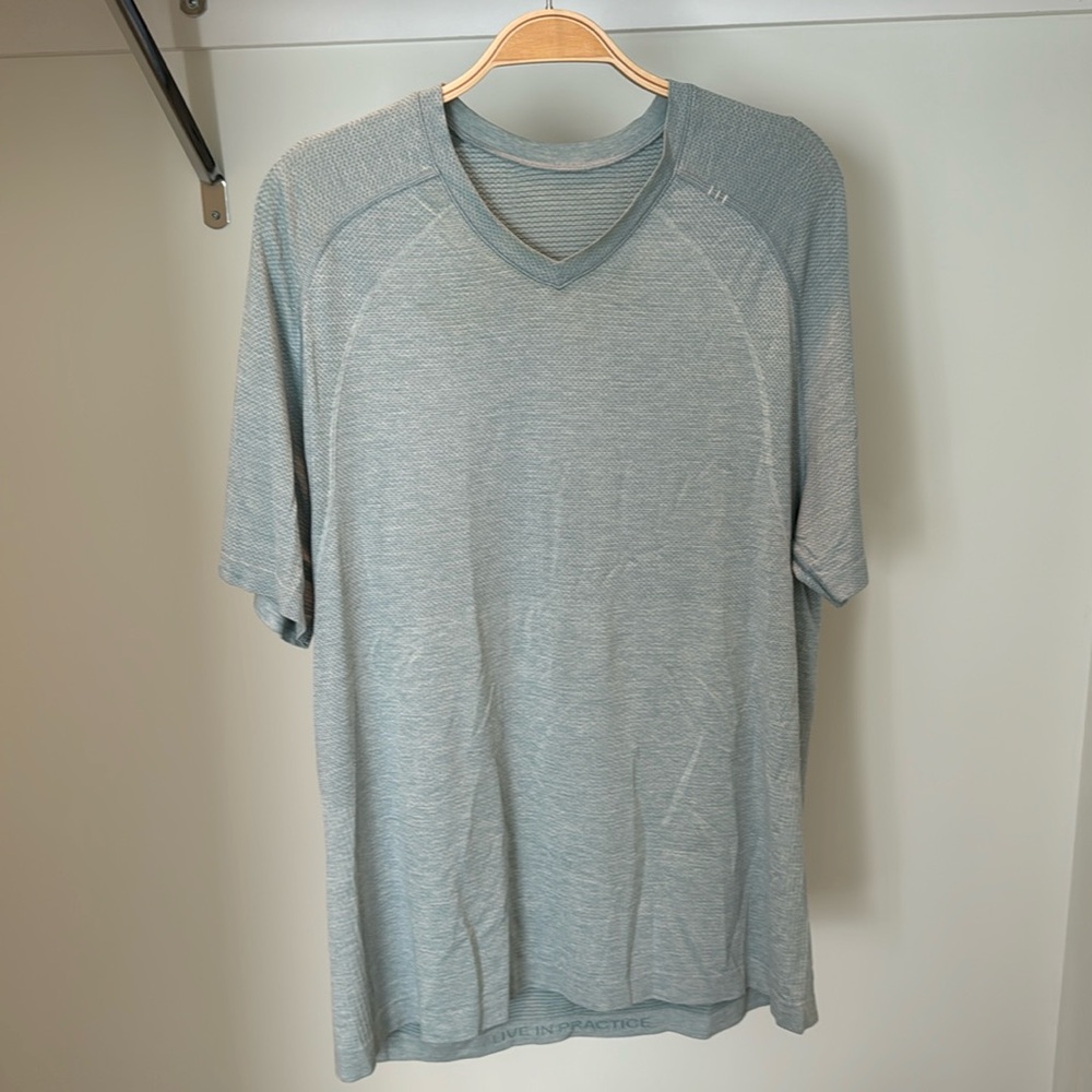 Lululemon metal vent T-shirt, V-neck light blue size large
